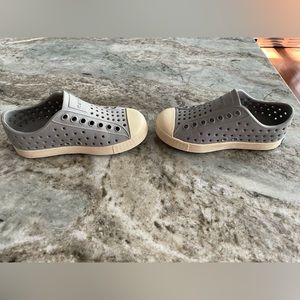 Gently used size 8 gray Natives